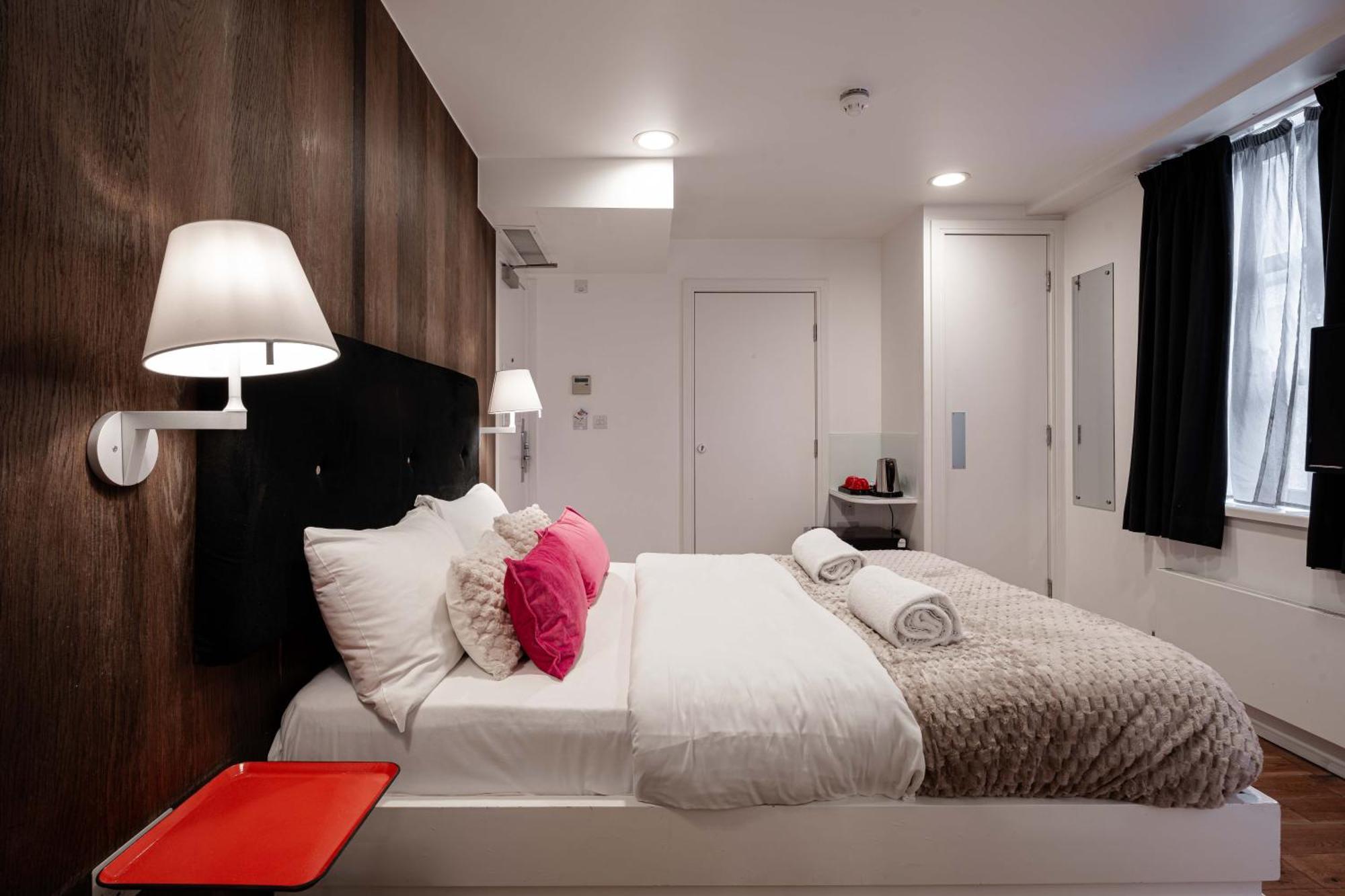 The Whitechapel 4*