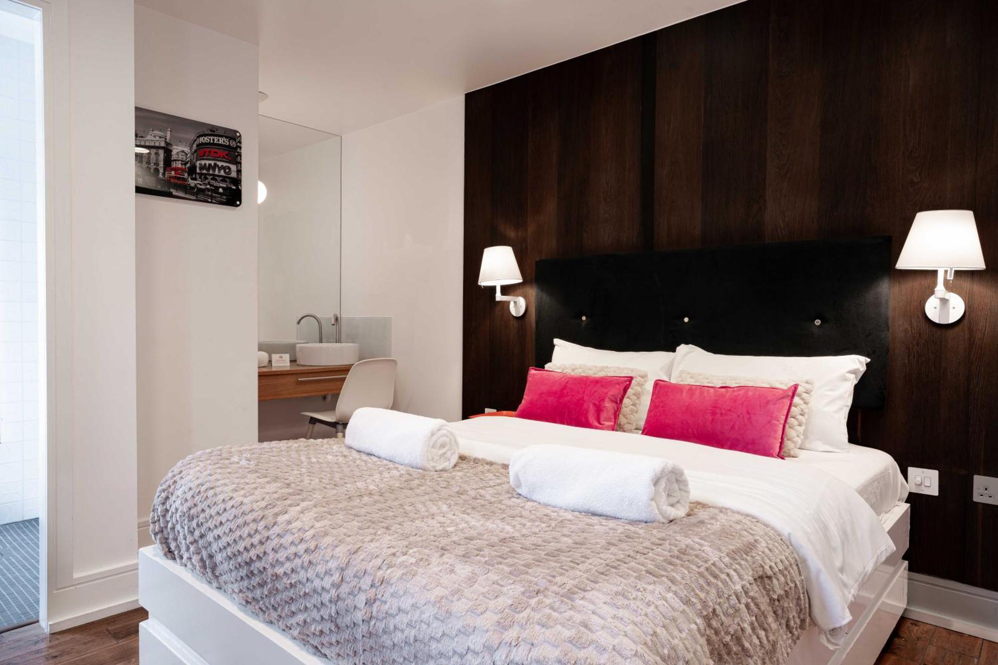 The Whitechapel Hotel 4*